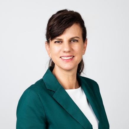 Dr. Claudia van Laak