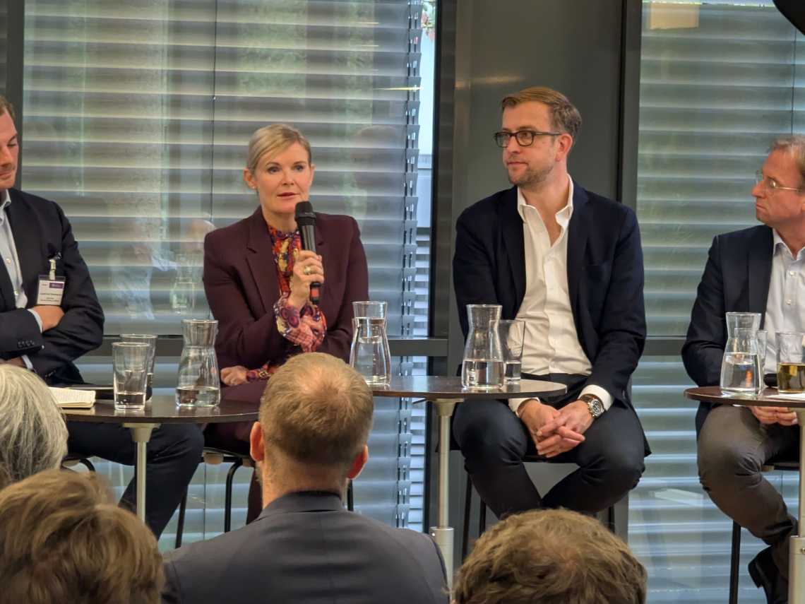 Diskussion auf Podium