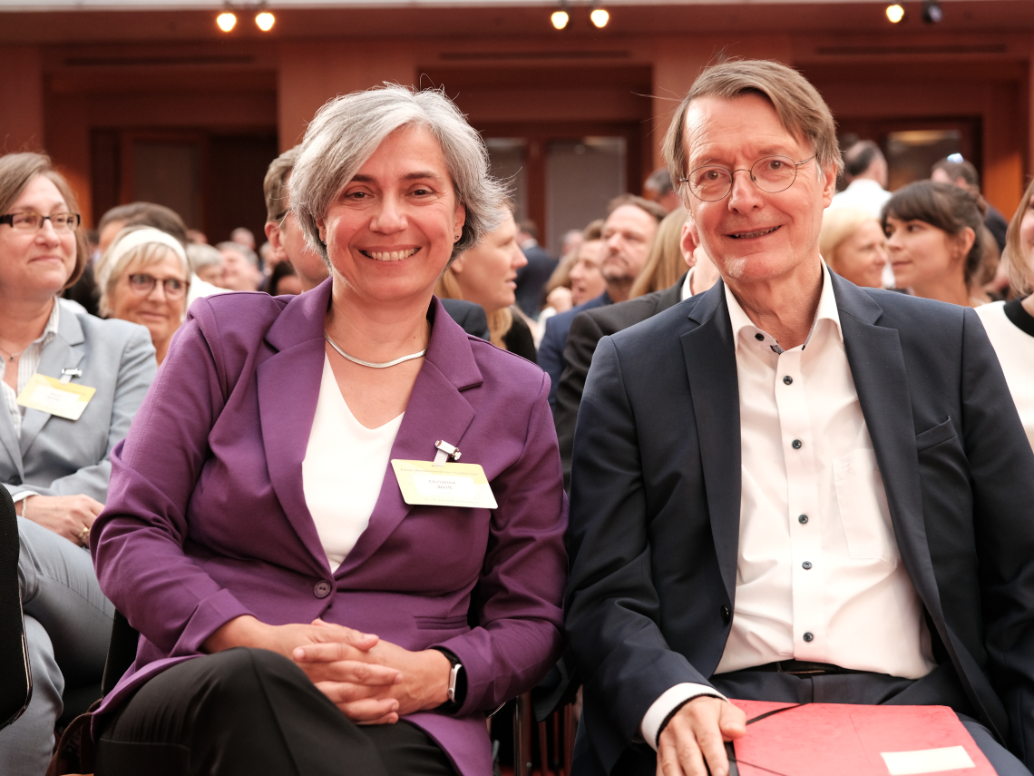 Karl Lauterbach mit Christine Weiß im Publikum